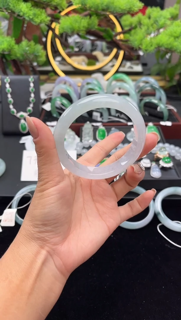 未镶嵌手镯翡翠手镯