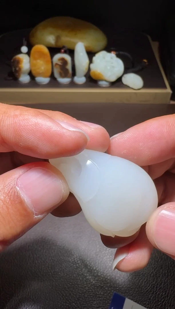 未镶嵌和田玉挂件和田玉