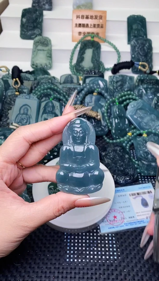 颈饰未镶嵌翡翠