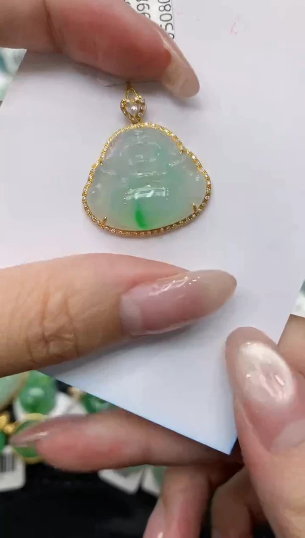 翡翠18K金镶嵌颈饰111111111