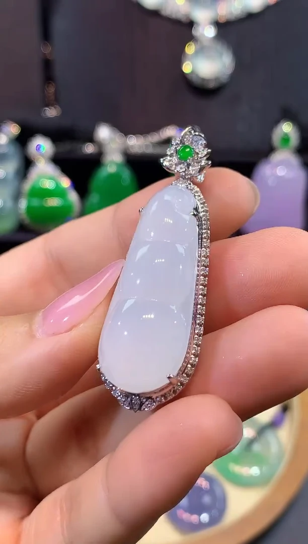 翡翠18K金镶嵌吊坠(不含链)豆子