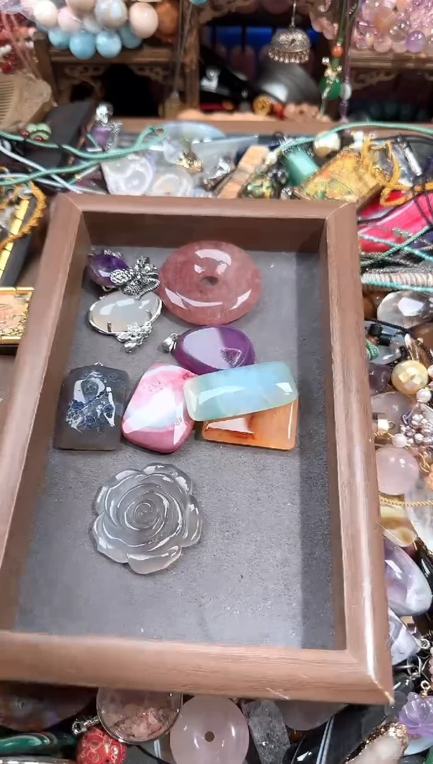 玛瑙/玉髓吊坠(赠链)未镶嵌张****〕23323232