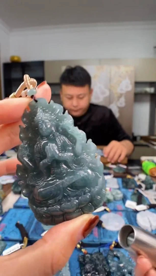 颈饰未镶嵌翡翠 多样性发其一