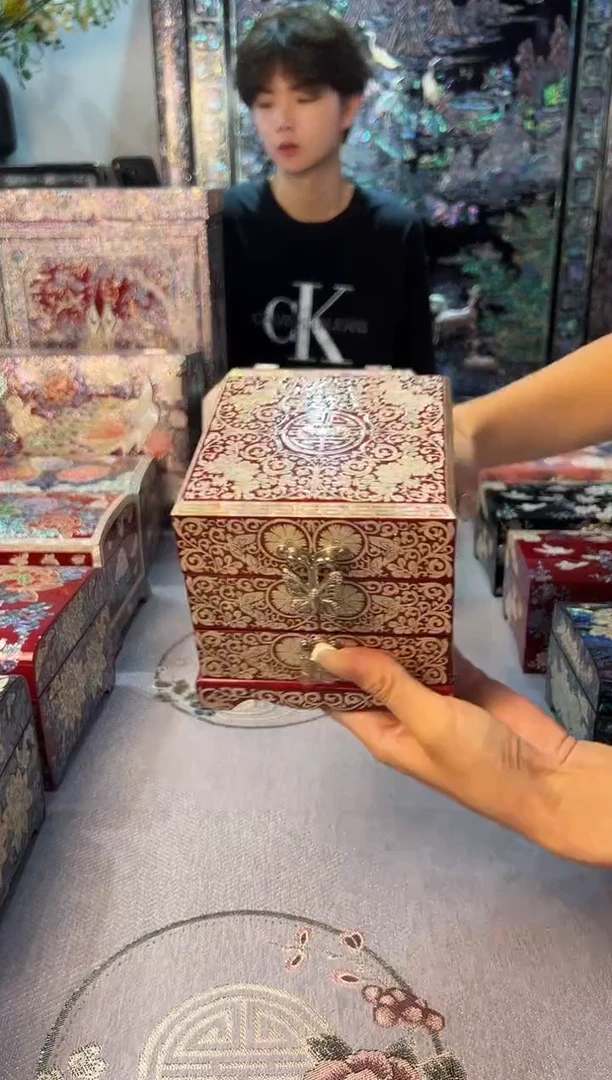 红底寿·弘贝雅螺钿漆器文化馆