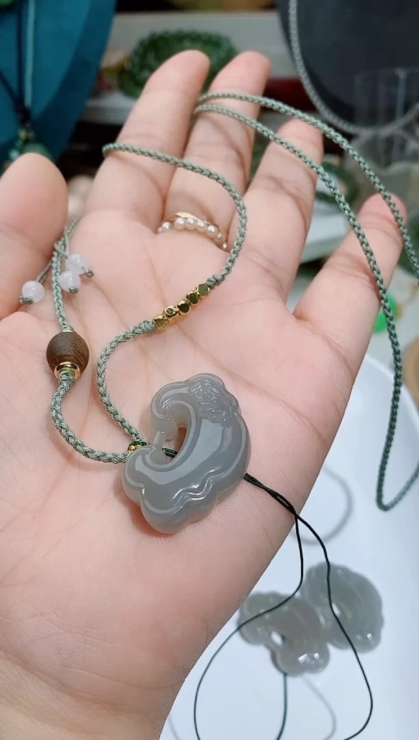 和田玉未镶嵌毛衣链蒜*吧130一个如意