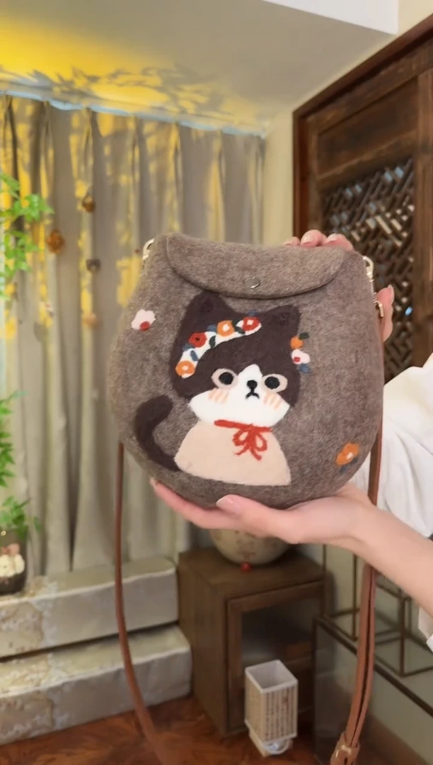 羊毛非遗纯手工包  蛋蛋包花环猫咪