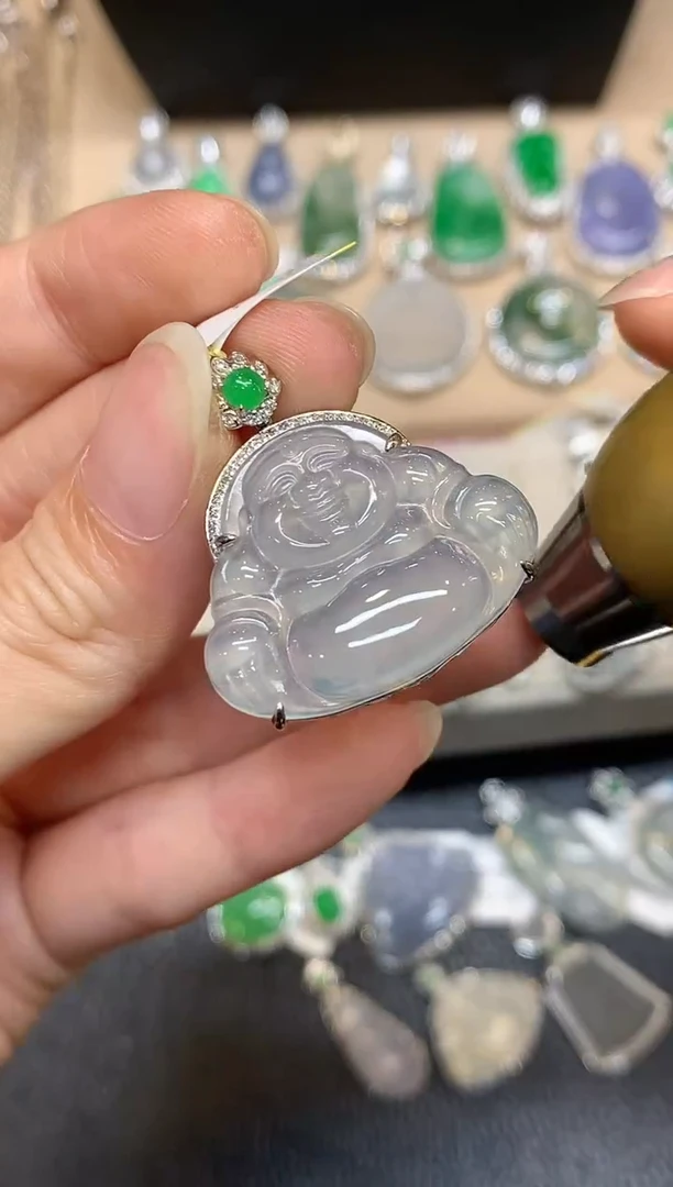 颈饰18K金镶嵌翡翠佛公【无服务费