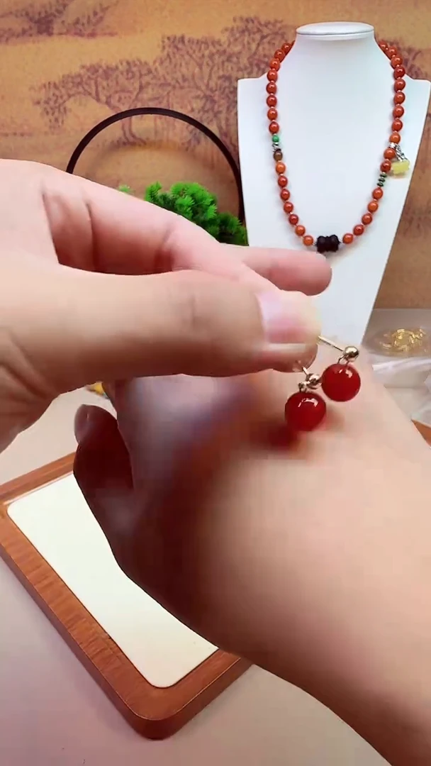 14K金镶嵌南红玛瑙耳饰E198