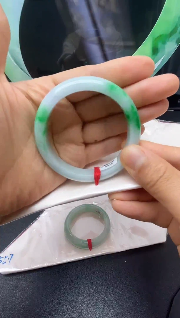 以实物为准，拍那个发那个。