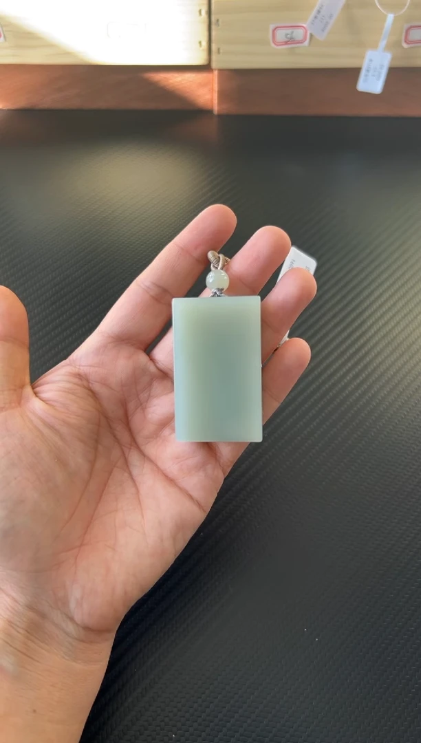 吊坠(赠链)未镶嵌和田玉且末近矿微色差吊坠