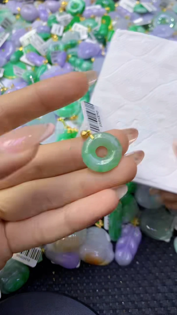 颈饰未镶嵌翡翠天然缅甸翡翠A货