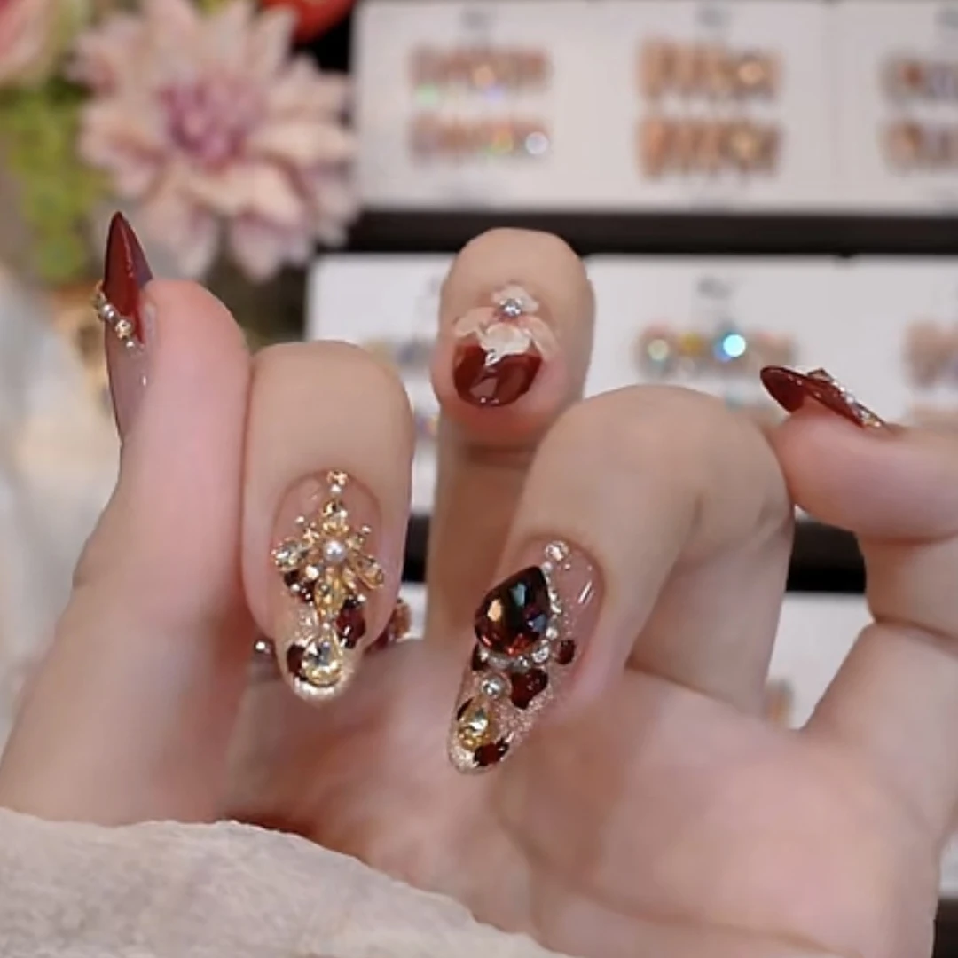 马年显白手工穿戴甲片新年喜庆法式高级感锆石光疗甲上班族学生党