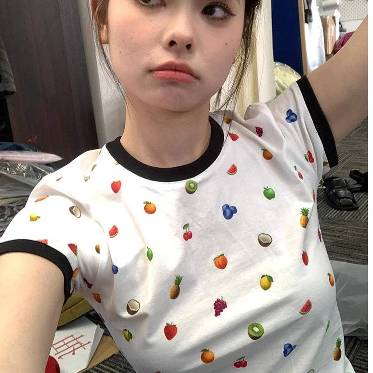 水果印花正肩短袖白色t恤女夏2025新款修身小众别致独特短款上衣