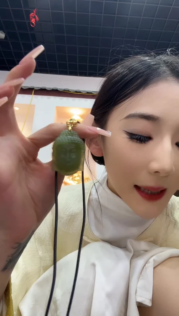未镶嵌岫玉颈饰湖水绿佛头皮绳卡扣】
