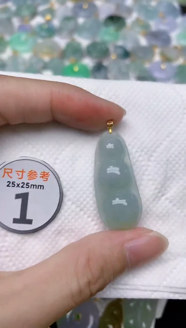 颈饰18K金镶嵌翡翠天然A货翡翠