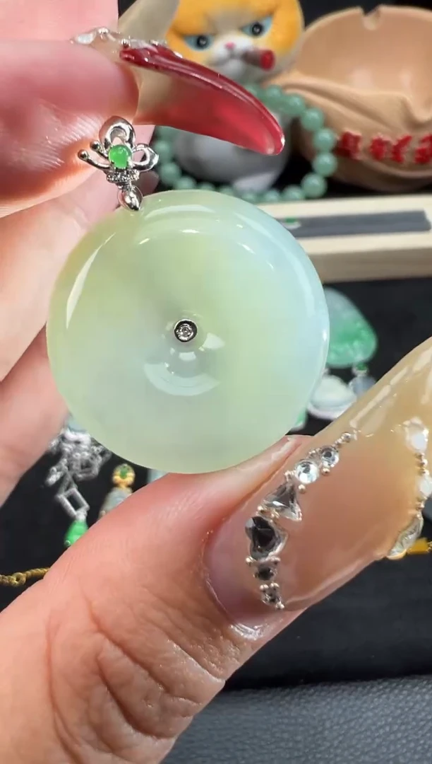 【闪购商品】翡翠吊坠(不含链)18K金镶嵌平安扣