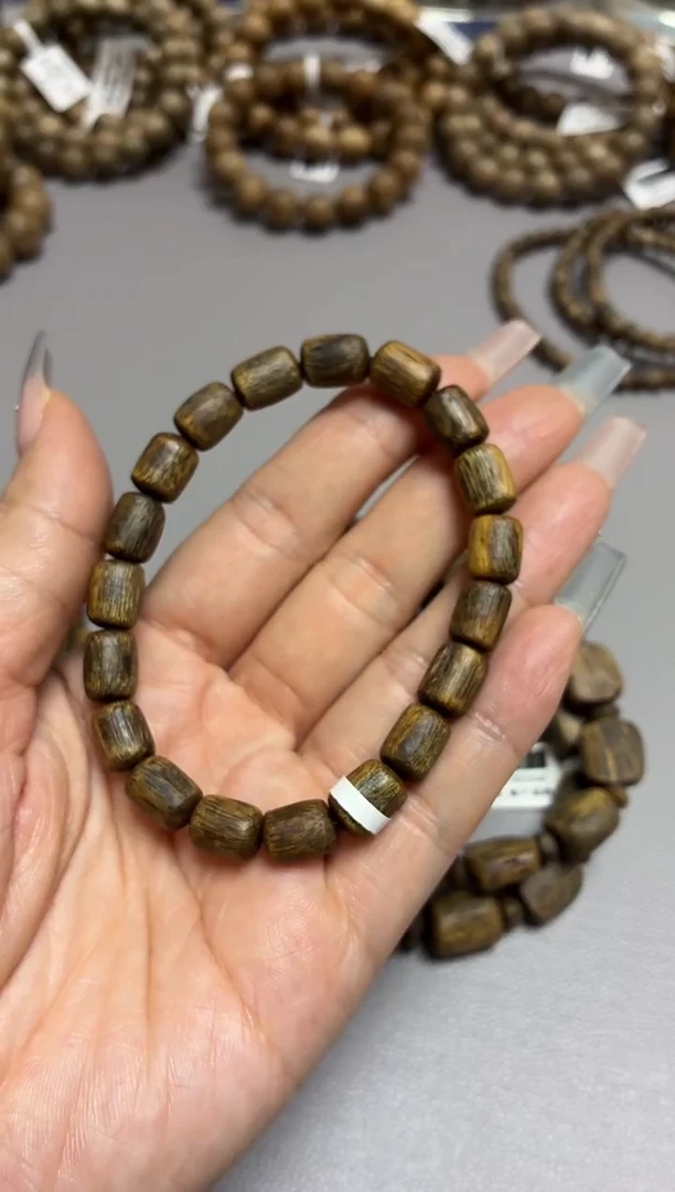 沉香手串玉**风海南红金猊随型单圈沉水多样性发其一