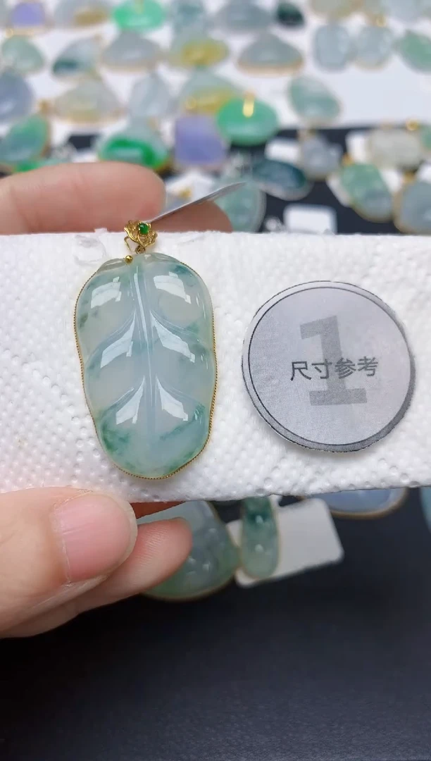 翡翠18K金镶嵌颈饰天然缅甸A货翡翠