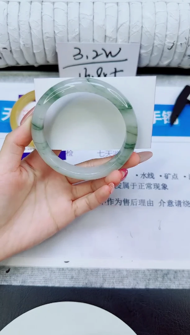 未镶嵌手镯石英质玉206/62.3