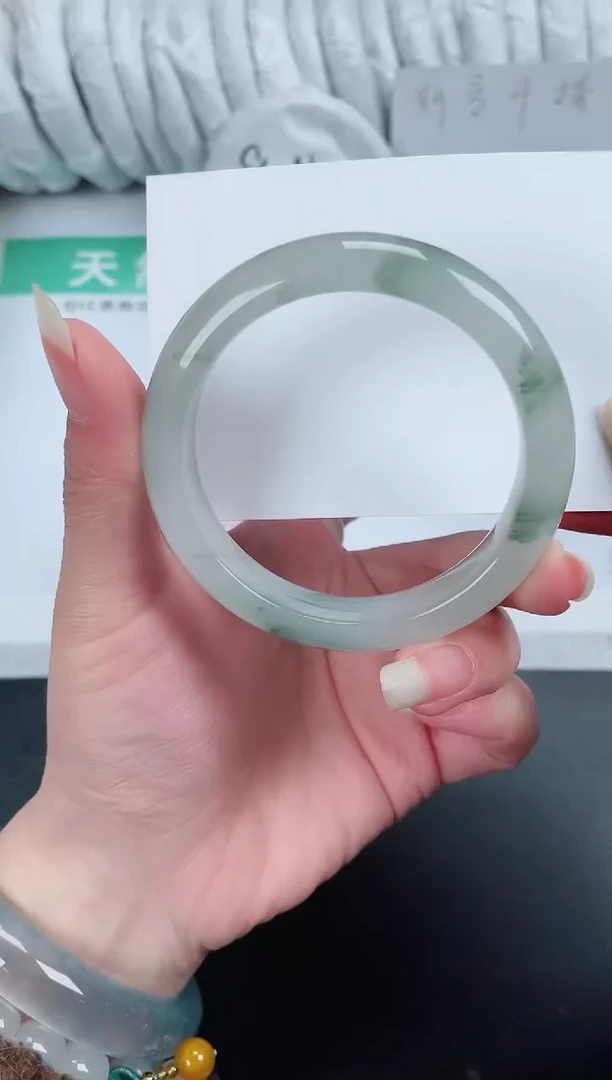 【闪购商品】石英质玉手镯未镶嵌18-54.4