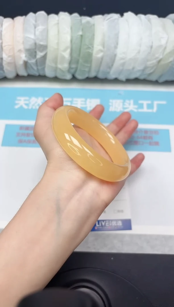未镶嵌手镯石英质玉35-59.9