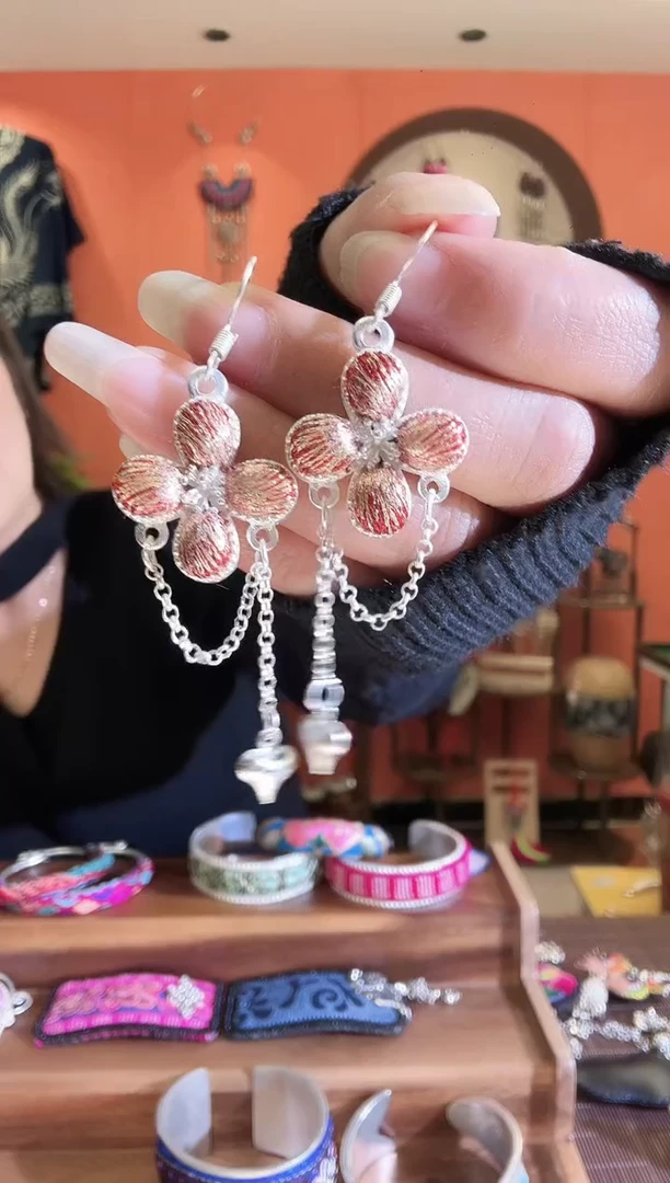 织绣手工老绣苗绣刺绣首饰130