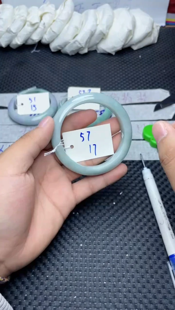 未镶嵌手镯翡翠17