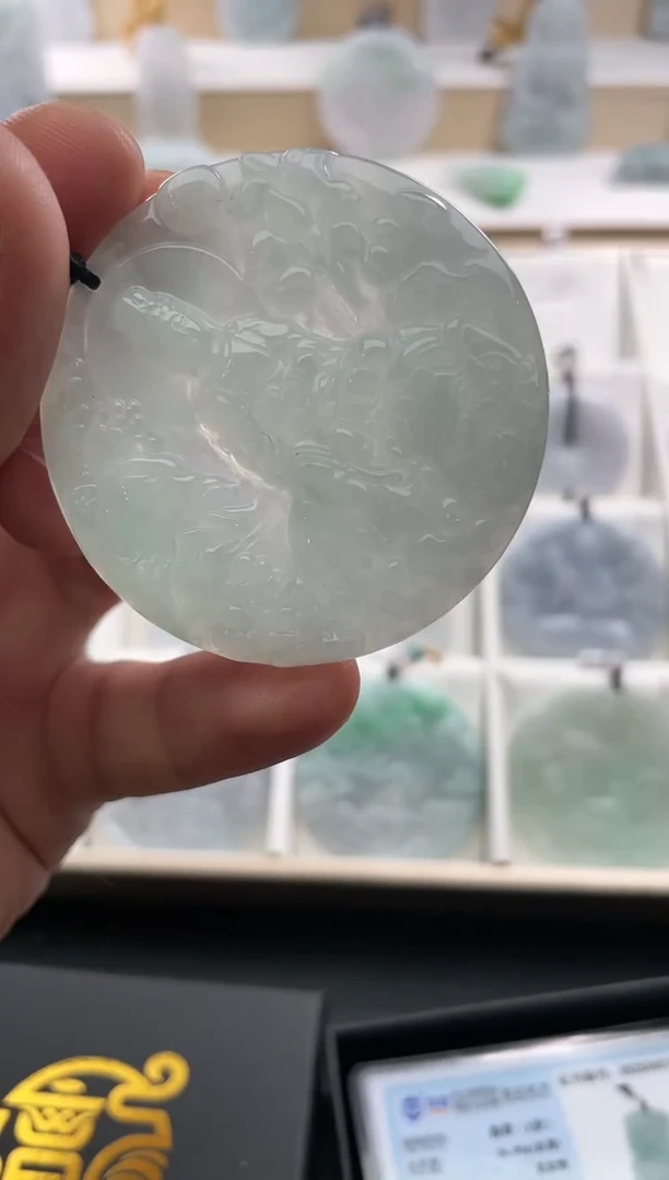 翡翠未镶嵌颈饰..../4/25/ 64