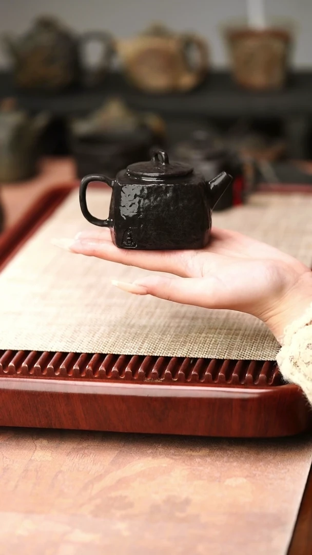 归玉堂冰碛岩重工雕刻小四方佛壶160cc