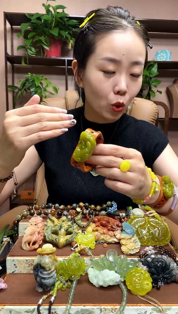 未镶嵌岫玉手牌多样性发货发其中之一