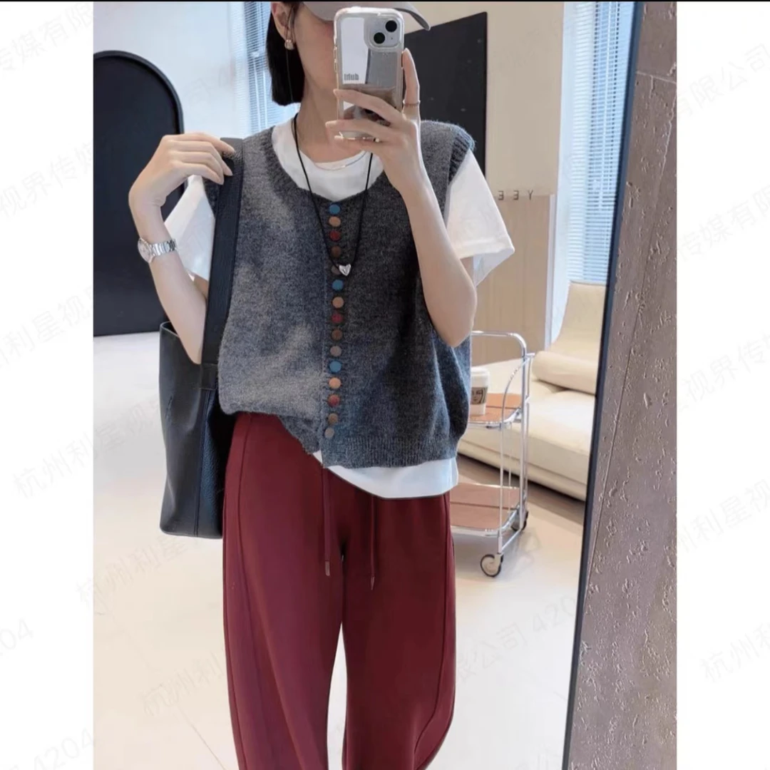 软软糯糯超显瘦糖果扣针织马甲   Z00215