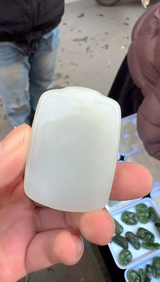 颈饰未镶嵌和田玉吊坠