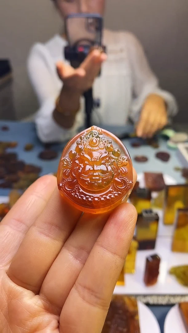未镶嵌颈饰琥珀SN41-75（黄财神）