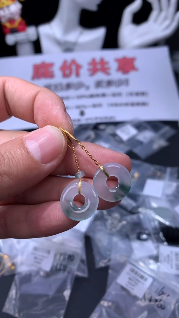 颈饰18K金镶嵌翡翠48小时鉴赏期 退货不扣服务费