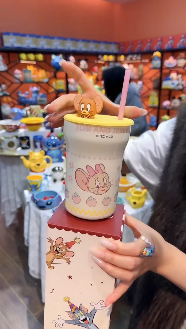 瓷片@@猫和老鼠黄色带盖陶瓷吸管杯