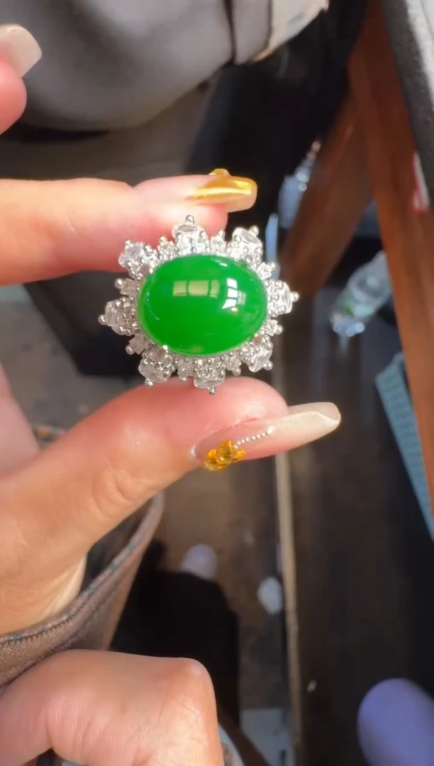 未镶嵌定制翡翠翡翠A货有轻微色差属于正常现象，戒指多样性发货1
