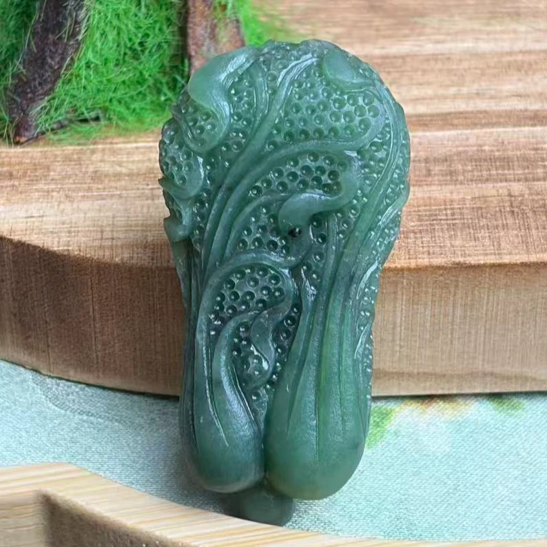 和田玉碧玉白菜挂件A022