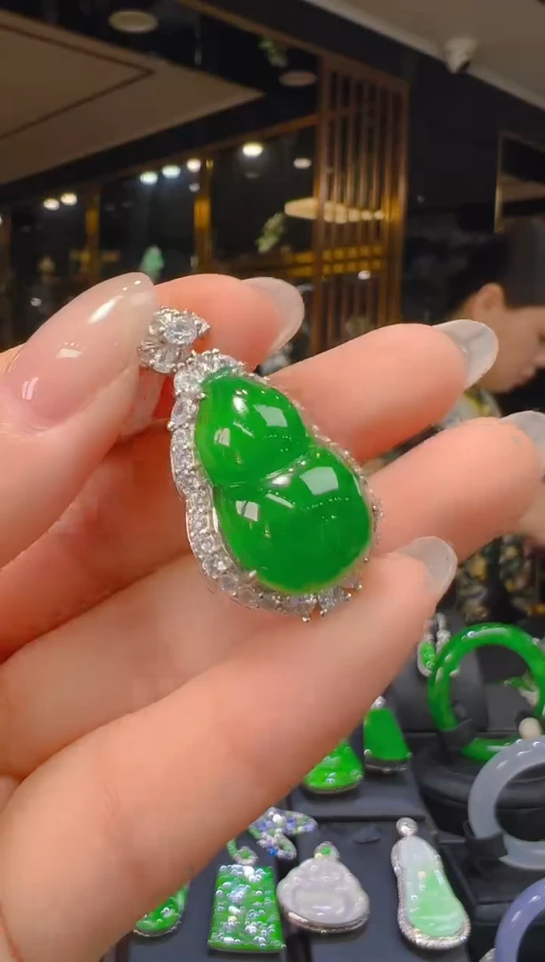 吊坠(赠链)银S925镶嵌翡翠094(多样性发货发其一)