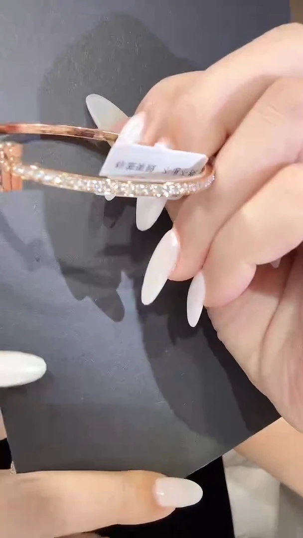 18K金镶嵌手镯钻石t字手镯