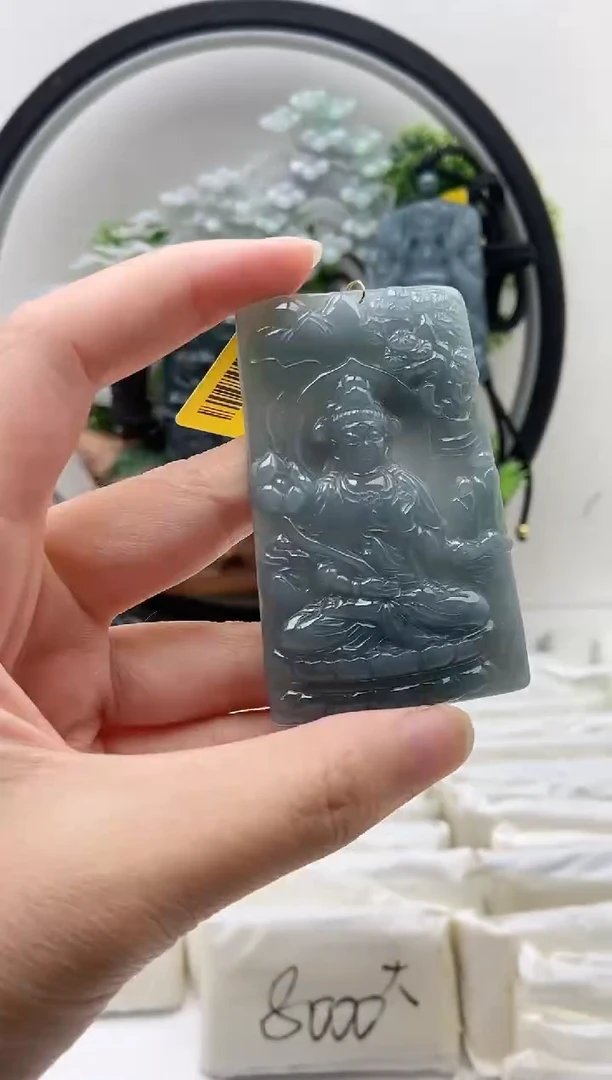 翡翠未镶嵌颈饰大势至