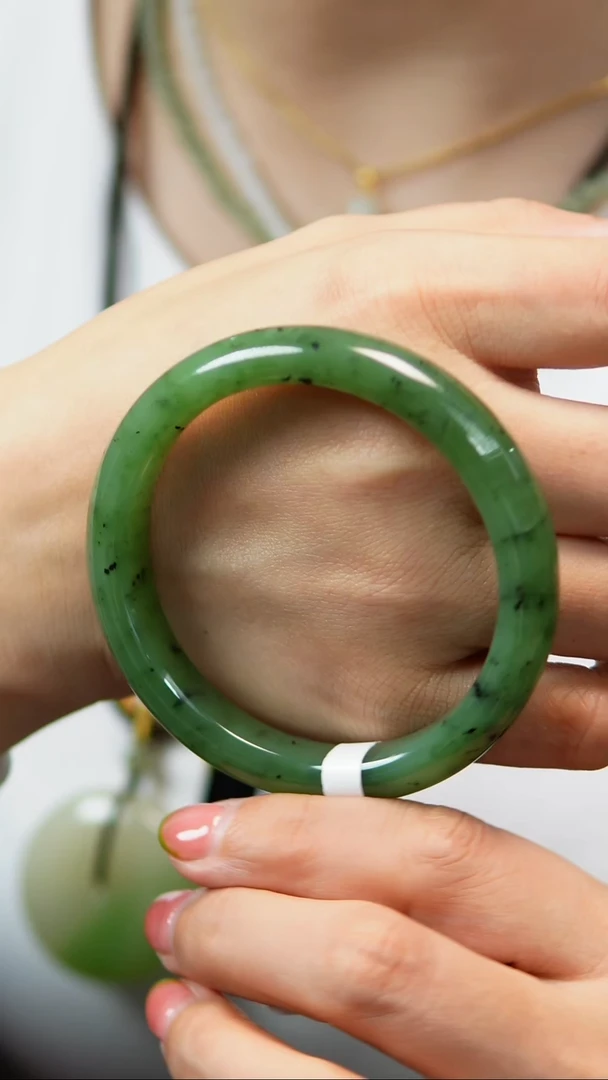 和田玉手镯未镶嵌58圈口正装冰苹果绿手镯