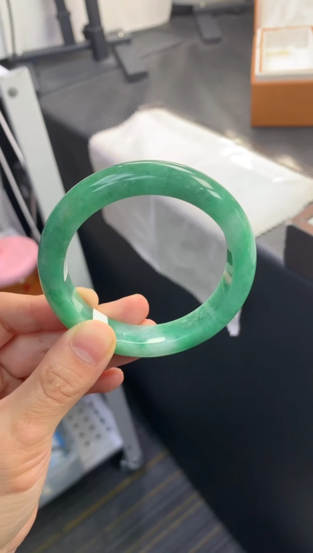 未镶嵌手镯翡翠退货需手镯吊牌标签完好