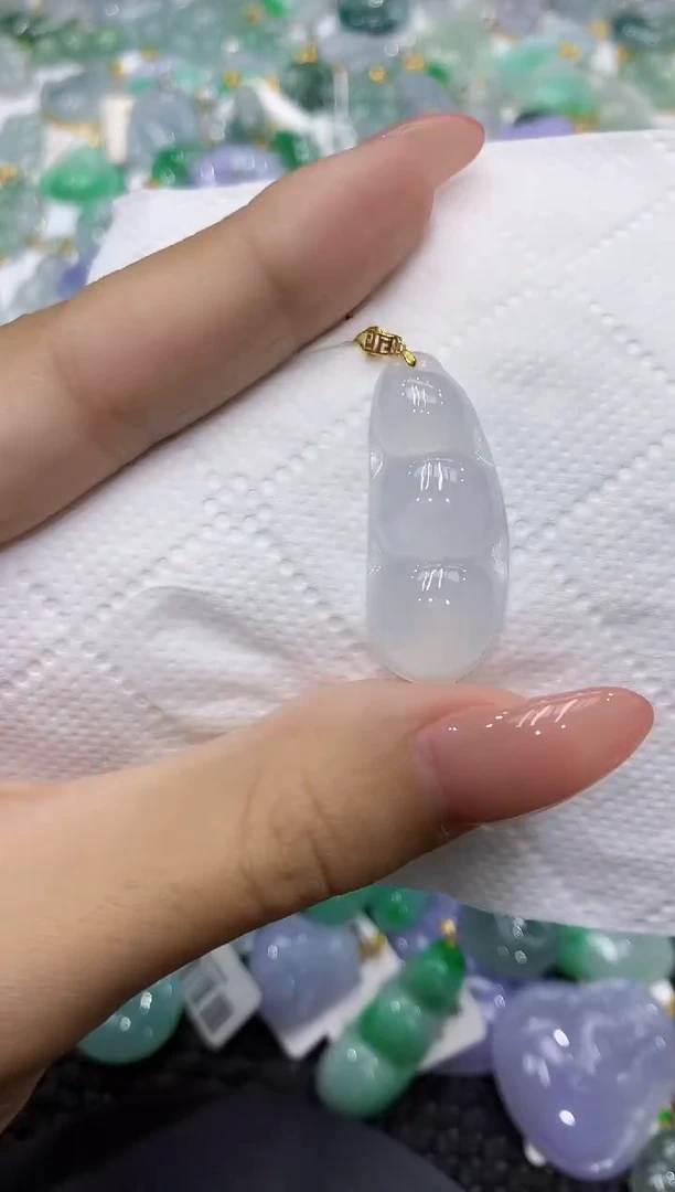 颈饰18K金镶嵌翡翠111111111111