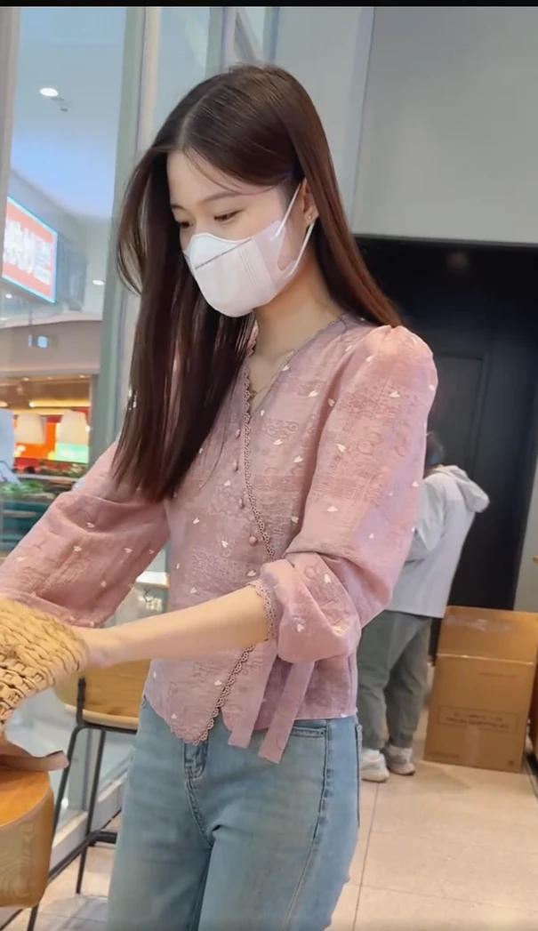 2025新款秋季衬衫高级感轻奢减龄洋气巨好看的小衫气质女士上衣