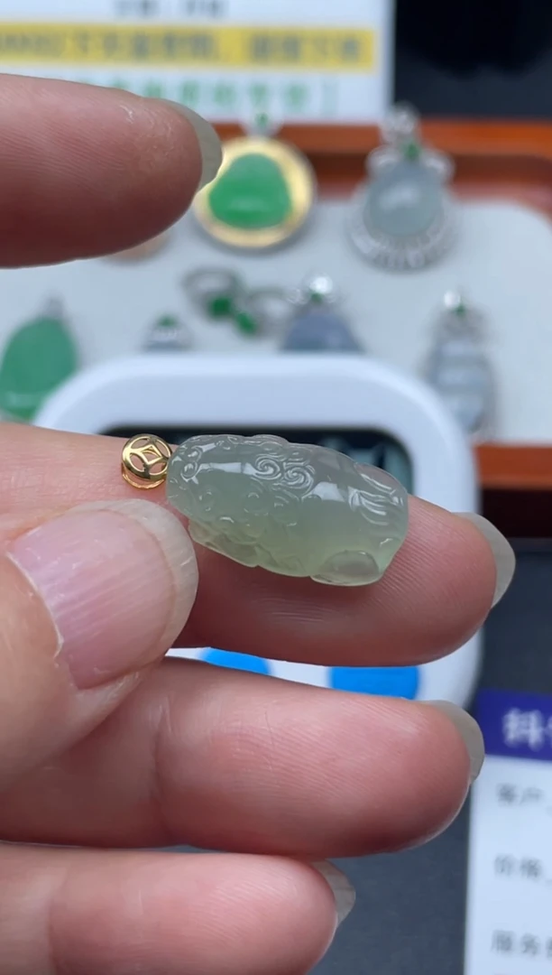 【闪购商品】翡翠颈饰18K金镶嵌天然缅甸翡翠A货吊坠