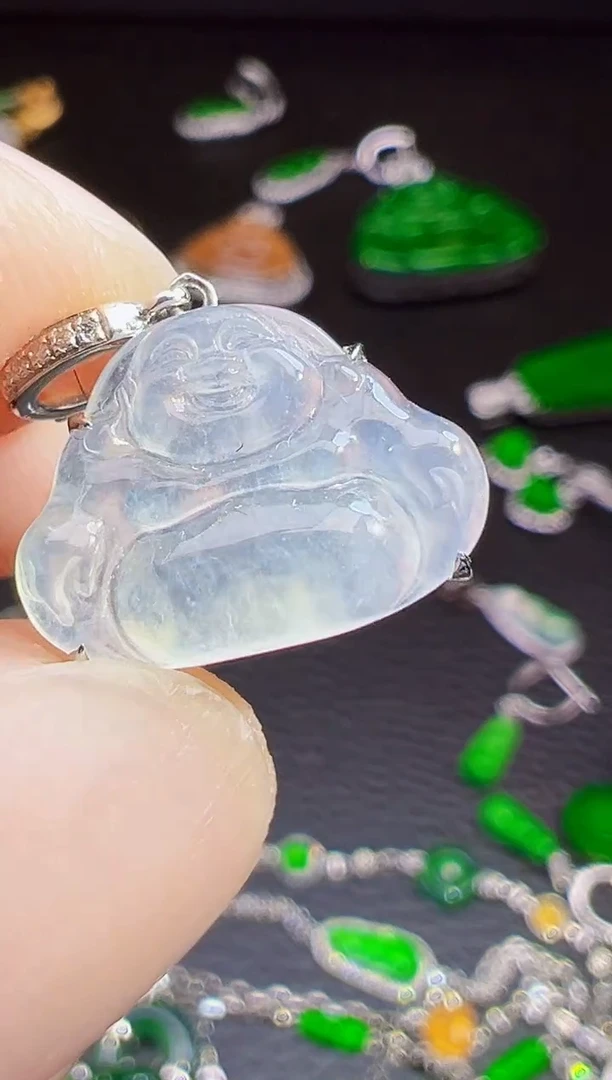 颈饰18K金镶嵌翡翠超***娘翡翠