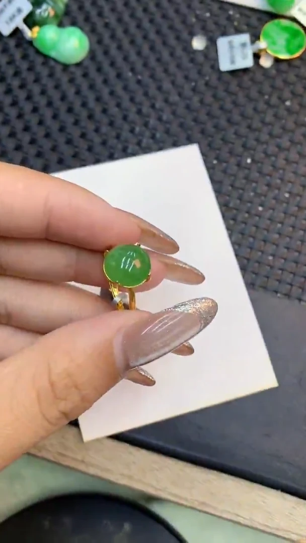 颈饰未镶嵌翡翠1