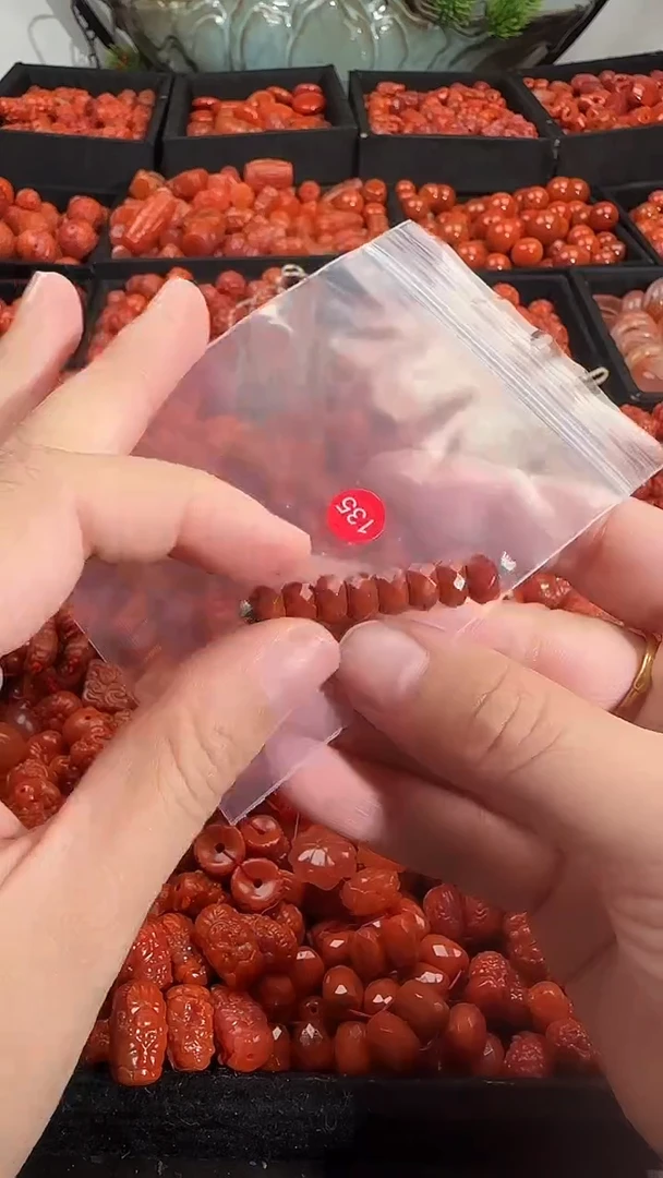 颈饰未镶嵌南红玛瑙1