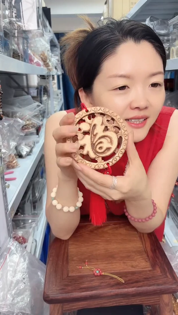 香樟木福字圆牌挂