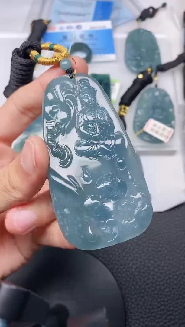 颈饰未镶嵌翡翠